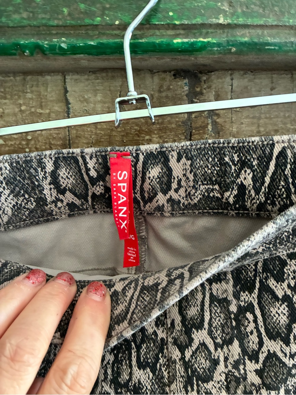 SPANX Snake-Print Slim Pants in Beige and Black - Large - Picture 4 of 4